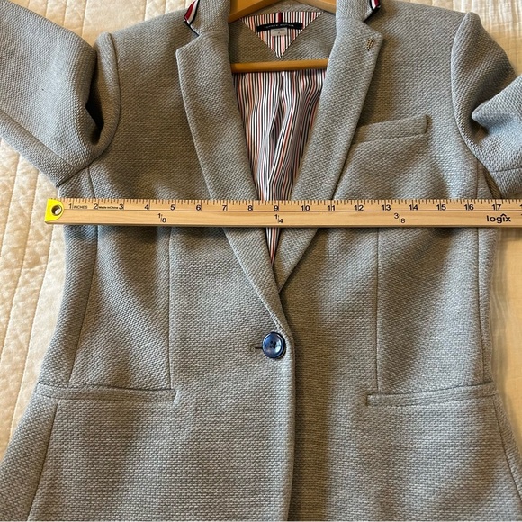 Tommy Hilfiger Textured Gray Ribbon Trim Blazer. Size 4. - Picture 11 of 16